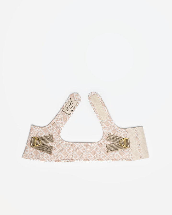 Detail van Liu Jo Pets Beige Monogram hondentuigje met goudkleurige hardware