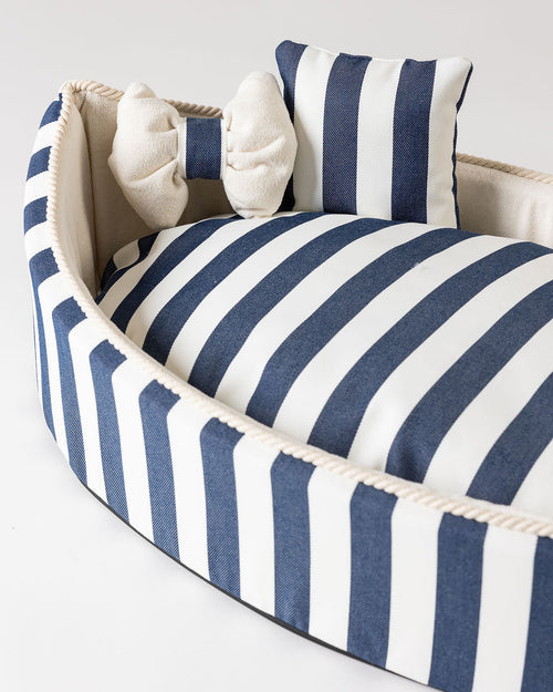 Bau Barù Barchetta Blue luxe hondenmand in Navy Blue Stripe van 75 × 45 cm