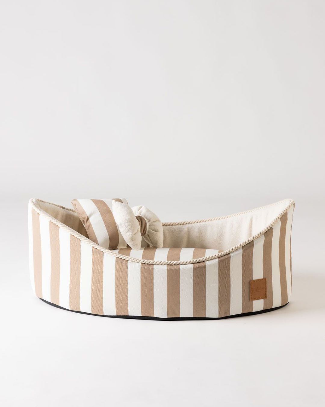 Bau Barù La Barchetta Stripe luxe hondenmand in Camel Stripe van 75 × 45 cm