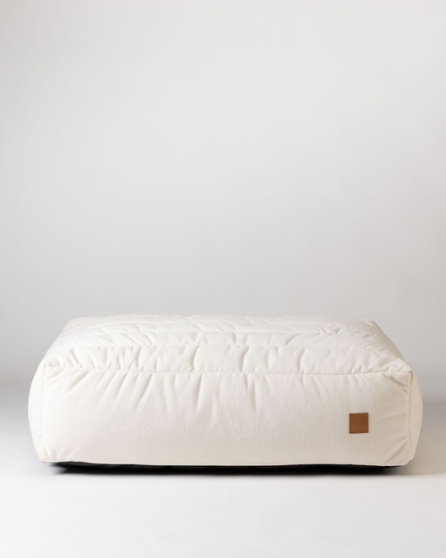Bau Barù Ecru luxe rechthoekige hondenmand van 90 × 70 cm van voren