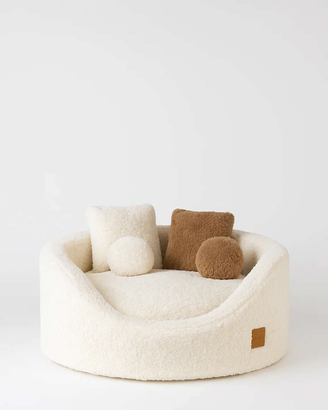 Bau Barù Sarah Teddy luxe ronde hondenmand in cream teddy met bruine accenten