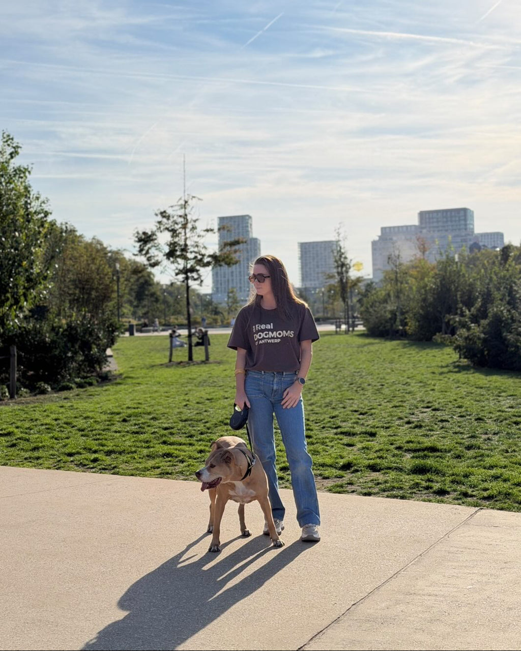 The Real Dogmoms of Antwerp | Bruin T-shirt