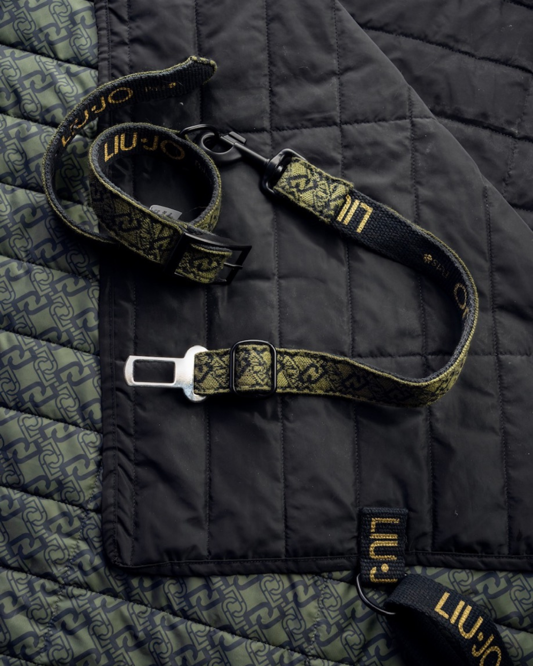 Liu Jo Pets honden autoriem Green Monogram van 50 cm met metalen bevestiging