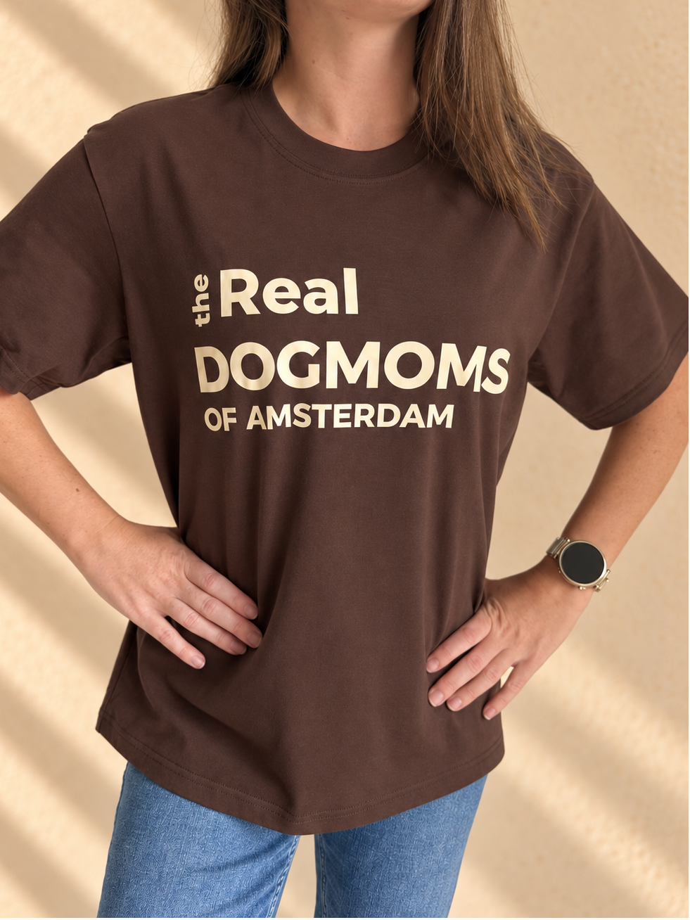 The Real Dogmoms of Amsterdam bruin T-shirt met crème print voor dames | Gigi in Antwerp