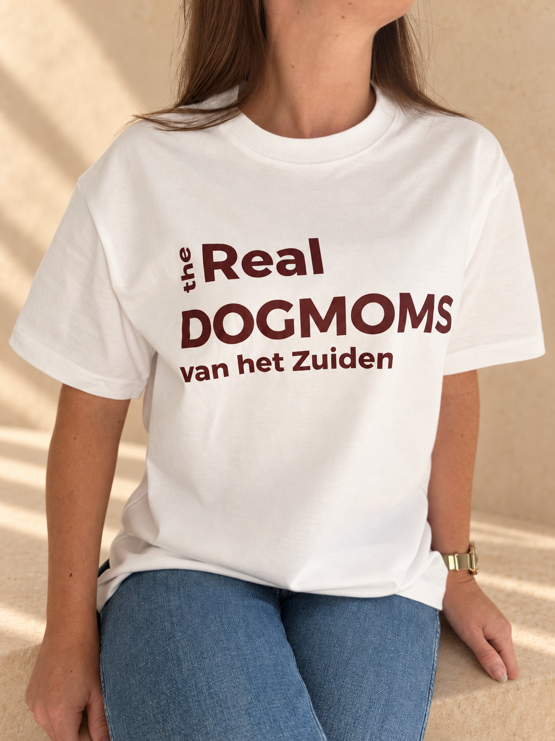 The Real Dogmoms van het Zuiden wit T-shirt met burgundy print voor dames | Gigi in Antwerp
